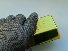 Gold Holds Above $4,000 as Traders Gauge Strength of US-China Truce