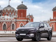 Chinese EVs Shine, but Fuel-Powered Cars Steal the Show in China’s Auto Exports