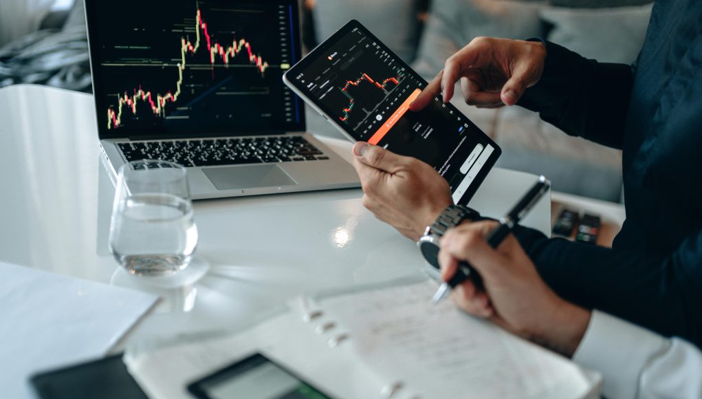 pexels-alphatradezone-5833272