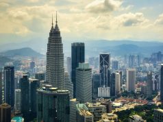 Malaysia Raises Growth Outlook as Economy Withstands Global Shocks