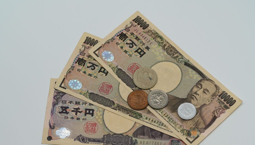 Japanese yen banknotes and coins