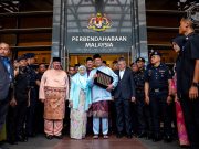 Malaysia’s RM459.8 Billion Budget Raises Wages, Cuts Taxes as Election Looms
